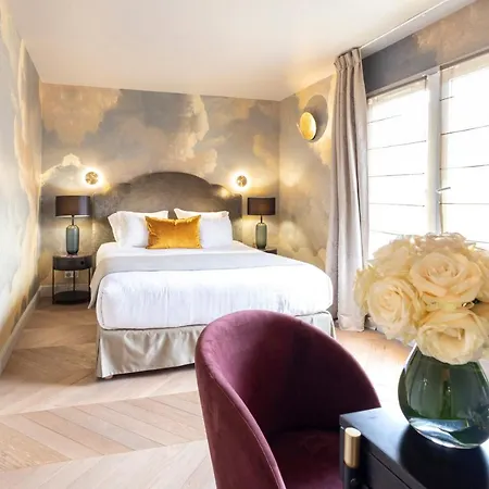 Foch Hotel 4*