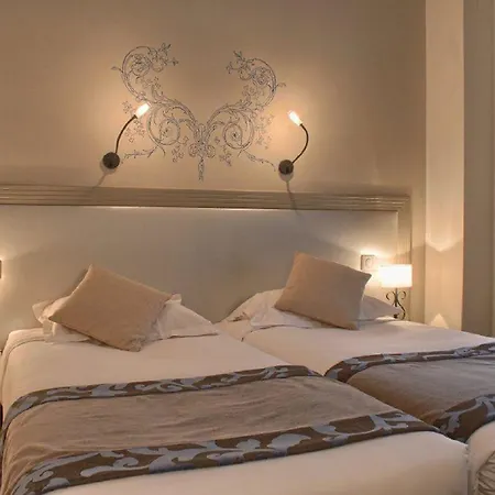 Hotel Foch Paris