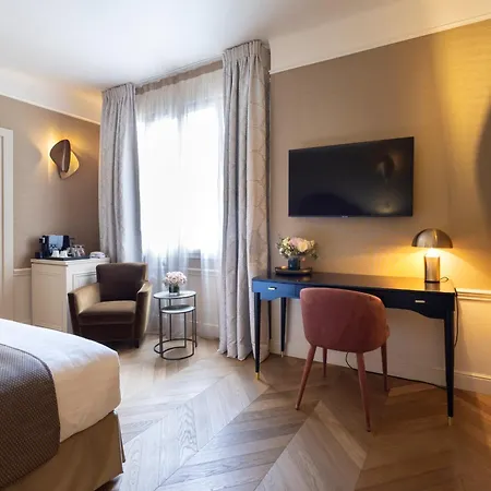 Hotel Foch 4*