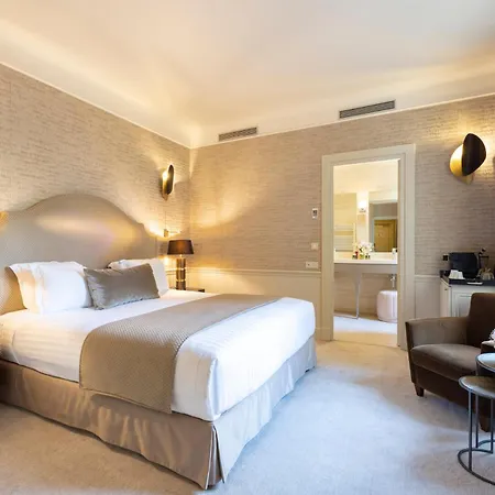 Foch Hotel